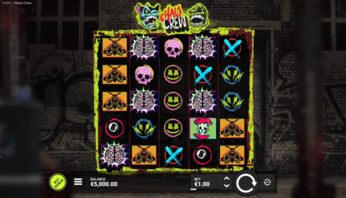 Chaos Crew slot gameplay screenshot showing cluster pays grid